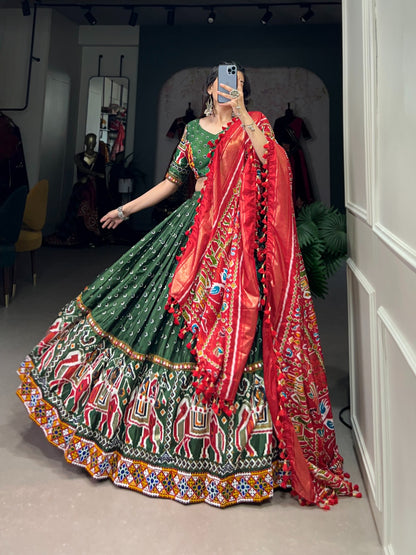 Green Red Lehenga Choli Dola Silk Patola Printed Gamthi Work Lace Border Lahenga Blouse With Dupatta Set