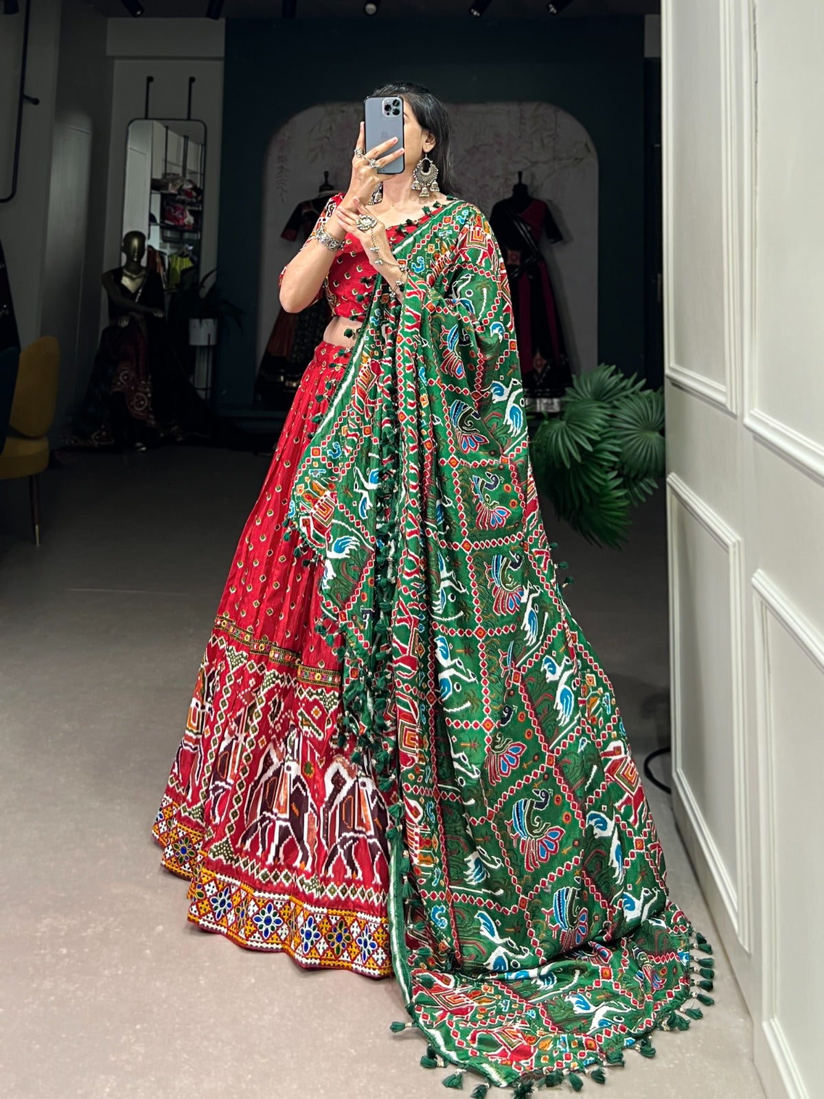 Green Red Lehenga Choli Dola Silk Patola Printed Gamthi Work Lace Border Lahenga Blouse With Dupatta Set